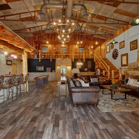 Oakridge Ranch - Pool,Hot Tub, Pickleball Court, Whiskey & Wine Room